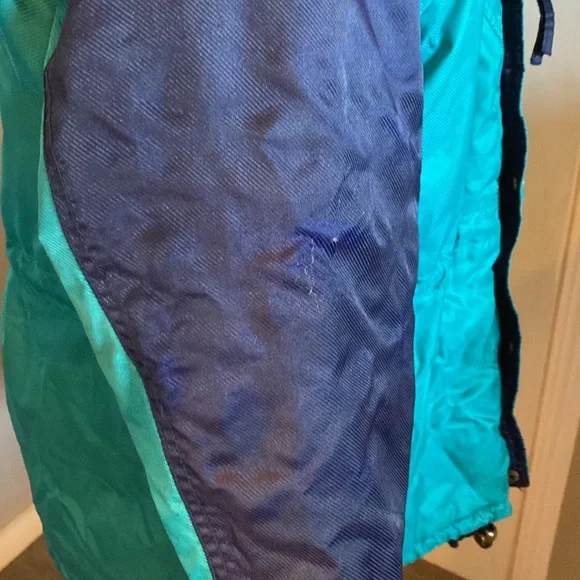 Powder Ridge, Edmonton, Technical Ski Jacket, Women’s medium - Picture 3 of 12